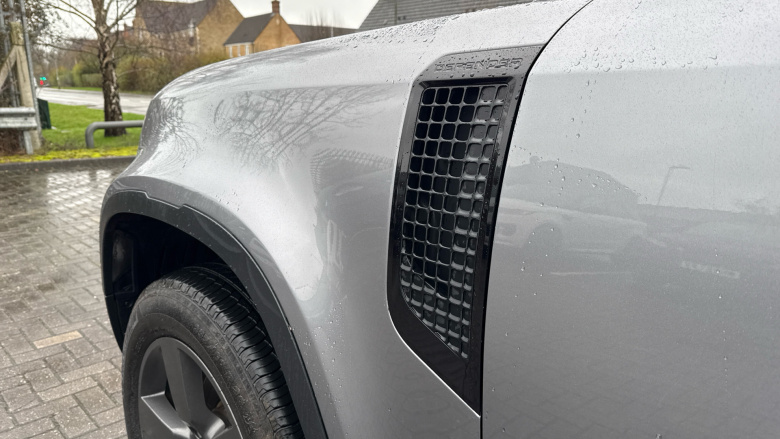 Land Rover Defender 90 Diesel 3.0 D250 Hard Top SE Auto